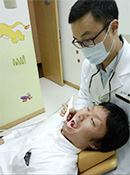 シンガポールで友達の歯科医師に診てもらっています。
